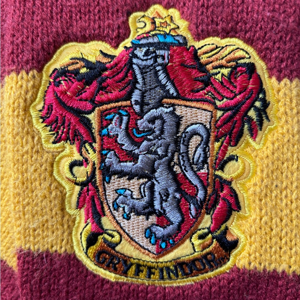 Harry Potter Gryffindor house scarf - Picture 3 of 3